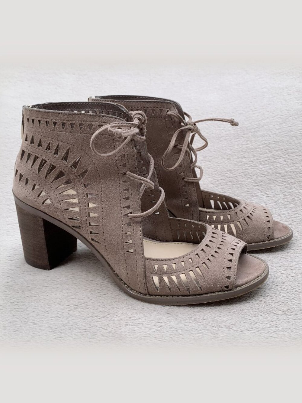 Vince Camuto Tarita Suede Leather Mesh Peep Toe Ankle Booties Sz8